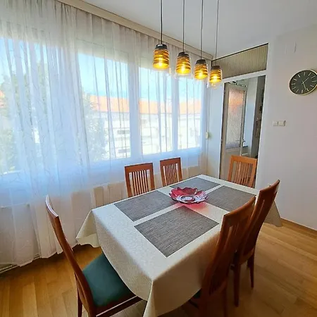 Apartamento Iadera *